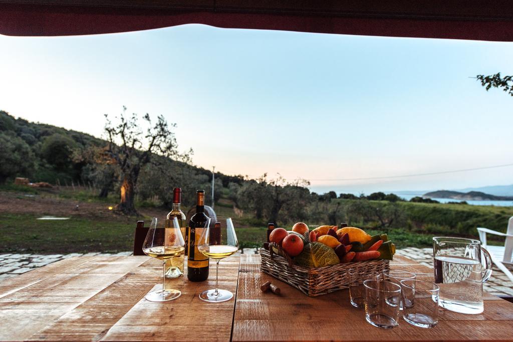 Torre Di Baratti Bio Resort Популония Екстериор снимка
